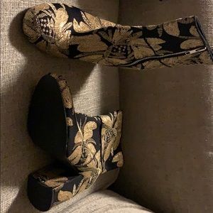 Steve Madden never been worn size 8 booties
